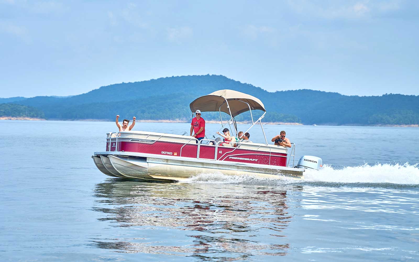 Pontoon boat on Broken Bow Lake