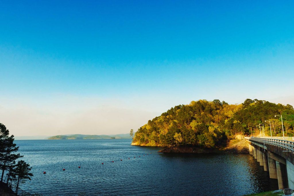A beautiful vista of Broken Bow Lake